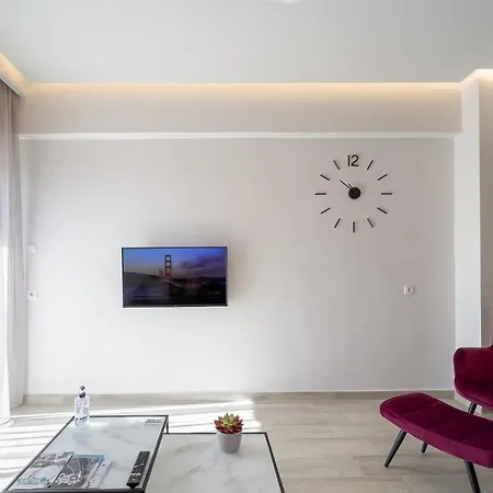 Lux Palace Apartament Tríkala